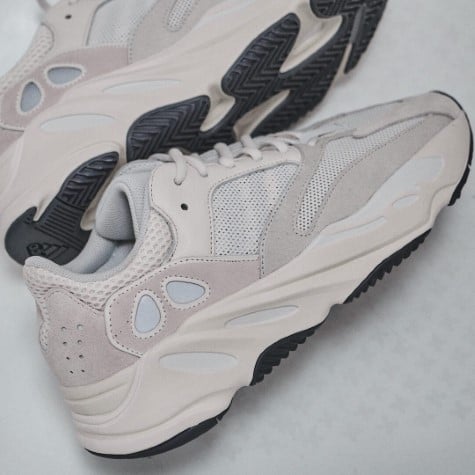 Yeezy 700 analog on sale sneakers