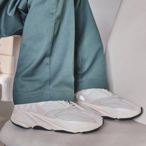 Adidas yeezy 700 on sale analog