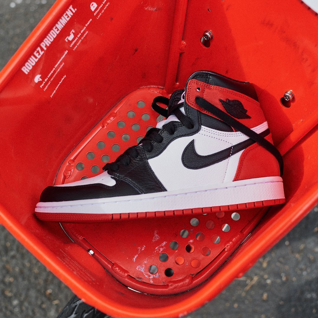 Jordan 1 satin store black toe canada