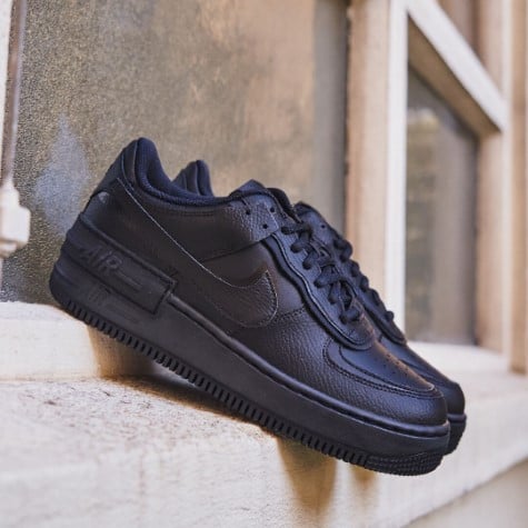 Nike air force triple on sale black