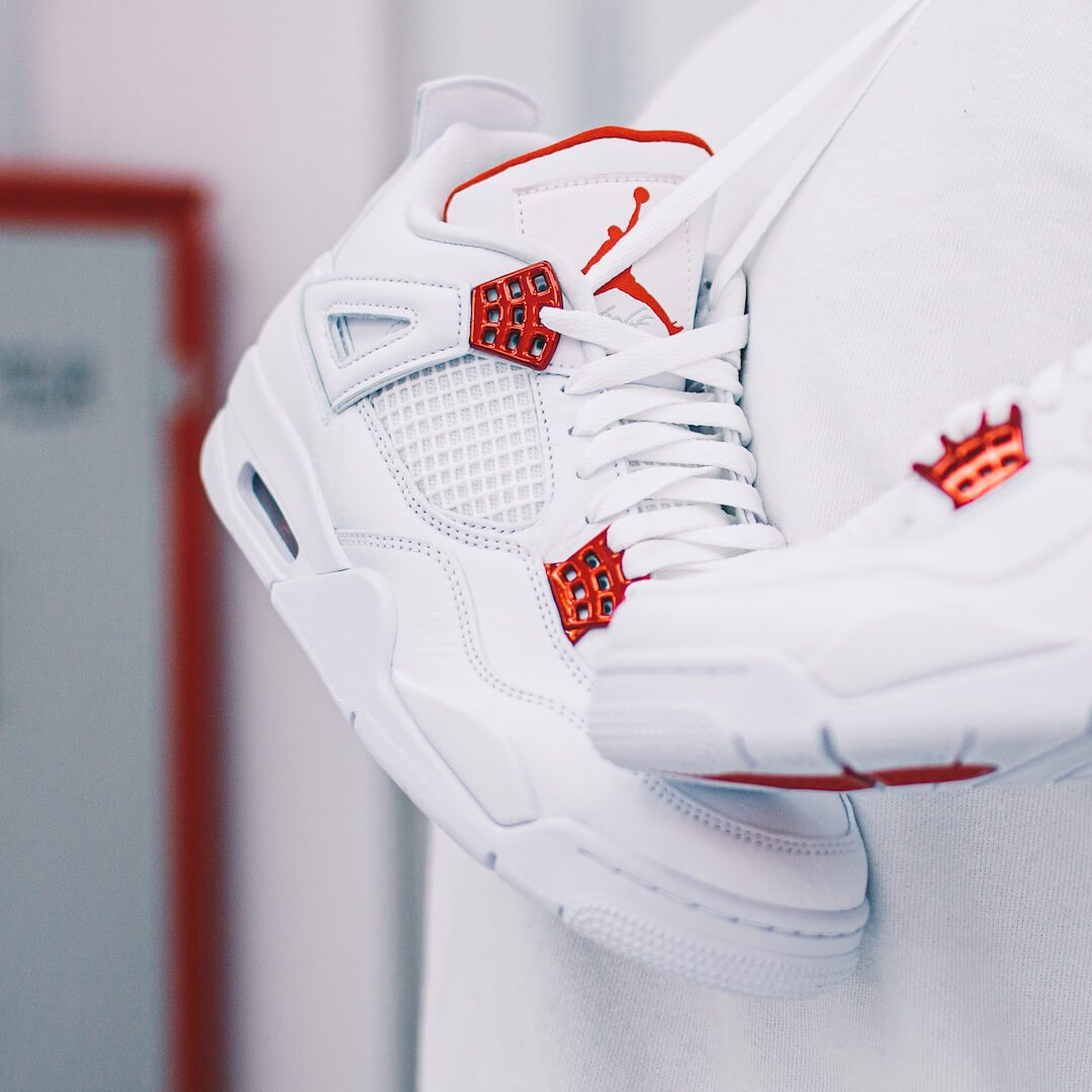 Air jordan 2025 iv metallic red